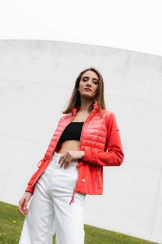 Parka modelo Akina de DICHI