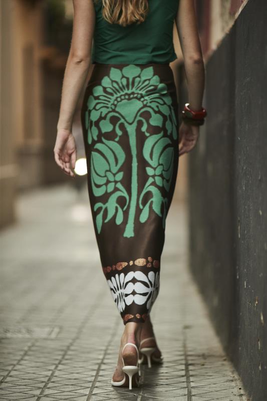 PANAMBI FALDA EVASE MARRON FLOR VERDE FRANJA POIRETI